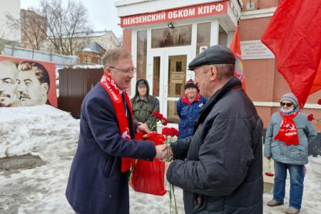 Пензенские коммунисты почтили память Иосифа Сталина
