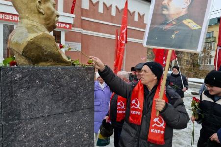 Пензенские коммунисты почтили память Иосифа Сталина