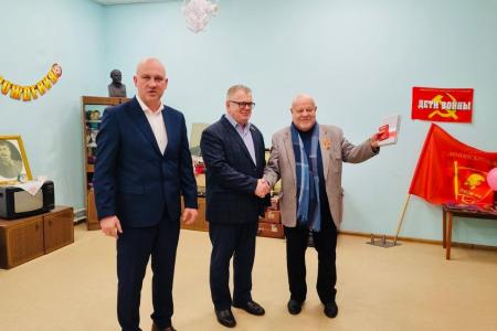 Московская область. Депутат КПРФ Александр Наумов наградил озерских волонтеров