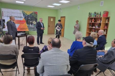 Руководитель фракции КПРФ в Мособлдуме Александр Наумов вручил награды волонтерам