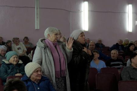 Максим Амелин: Мы никому не нужны! Так говорили жители посёлка Комсомольский Оренбургской области на встрече с депутатом Госдумы Ниной Останиной и активом фракции КПРФ Оренбуржья