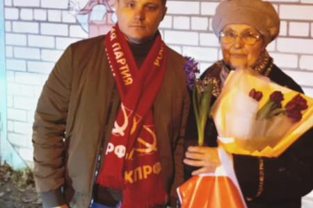 Калужские коммунисты поздравили женщин-ветеранов с праздником 8 Марта