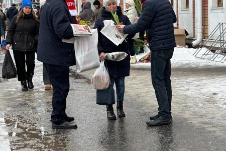 Коммунисты и комсомольцы Республики Марий Эл поздравили женщин с Международным женским днём