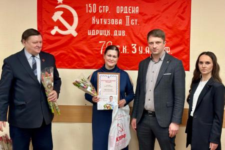 В Марийском рескоме КПРФ наградили и поздравили женщин-волонтеров СВО