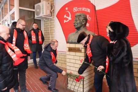 Сталинградские коммунисты почтили память И.В. Сталина