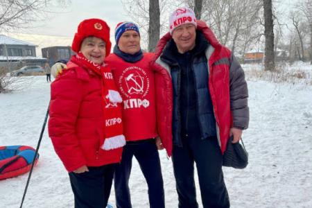 Коммунисты Саратовской области организовали спортивный праздник «Красная лыжня - 2025»