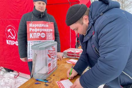 Коммунисты Саратовской области организовали спортивный праздник «Красная лыжня - 2025»