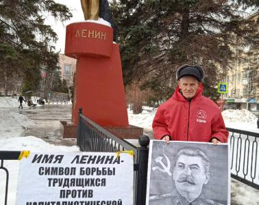 Коммунисты Саратовской области почтили память И.В. Сталина