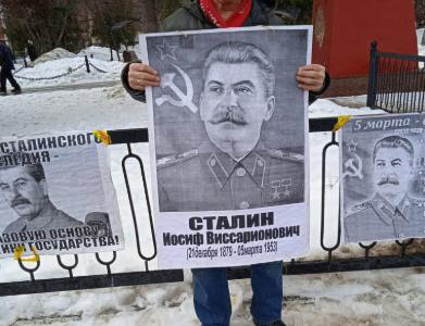 Коммунисты Саратовской области почтили память И.В. Сталина