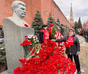 Коммунисты Саратовской области почтили память И.В. Сталина