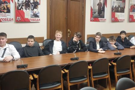 Мария Дробот познакомила учеников кадетского класса с работой фракции КПРФ в Государственной Думе
