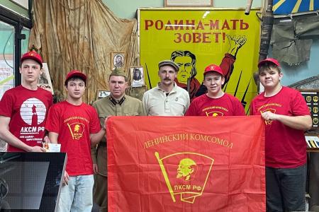 Комсомольцы Брянщины и дети войны посетили историко-краеведческий музей в г.Дятьково