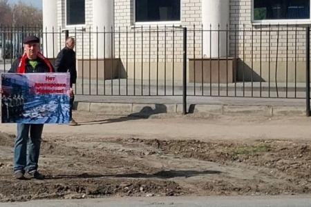 Нет драпировке Мавзолея! Саратовские коммунисты провели одиночные пикеты
