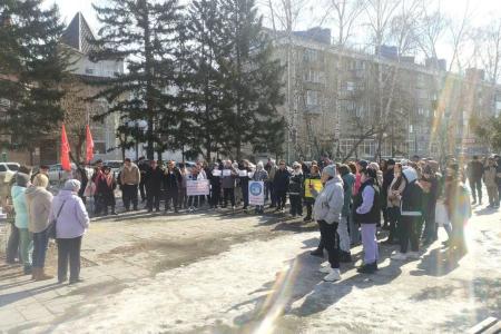 Алтайский край. В Бийске при поддержке КПРФ состоялся родительский митинг