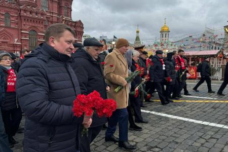 Нижегородские коммунисты почтили память Иосифа Виссарионовича Сталина