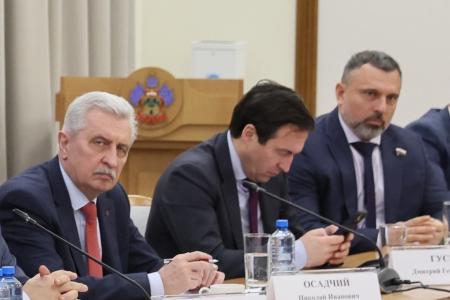 Краснодарский край. Депутат-коммунист Госдумы Н.И. Осадчий поднял в ходе рабочей встречи с губернатором тему исторической памяти, поддержки «детей войны» и кубанских семей при рождении ребенка