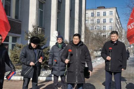 Коммунисты Бурятии почтили память Иосифа Виссарионовича Сталина