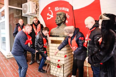 Сталинградские коммунисты почтили память И.В. Сталина