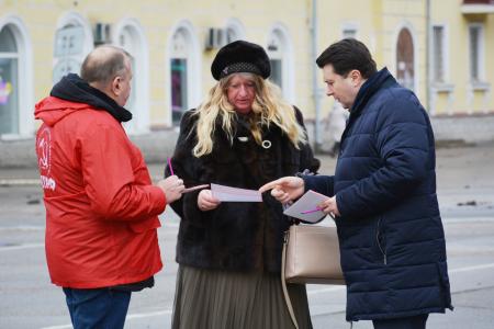 Олег Лебедев принял участие в проведении Народного референдума в городе Череповце Вологодской области