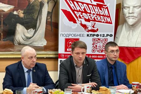 В Марийском рескоме КПРФ наградили и поздравили женщин-волонтеров СВО