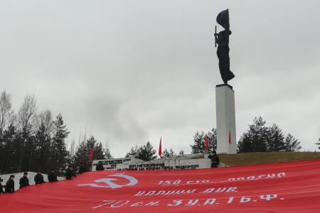 Новгородские коммунисты передали эстафету «Наша Великая Победа» ленинградским товарищам