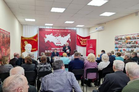 Олег Лебедев выступил на конференции Псковского областного отделения КПРФ и провел прием избирателей
