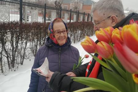 Коммунисты и комсомольцы Республики Марий Эл поздравили женщин с Международным женским днём