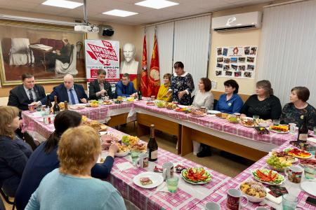 В Марийском рескоме КПРФ наградили и поздравили женщин-волонтеров СВО