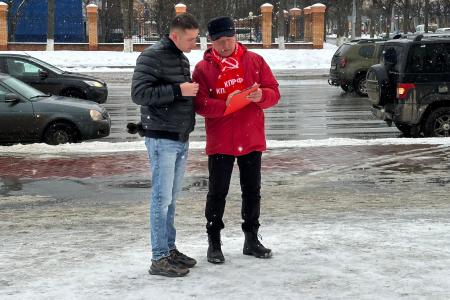 Коммунисты и комсомольцы Республики Марий Эл поздравили женщин с Международным женским днём