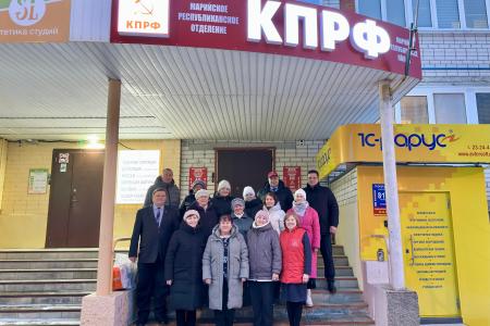 В Марийском рескоме КПРФ наградили и поздравили женщин-волонтеров СВО