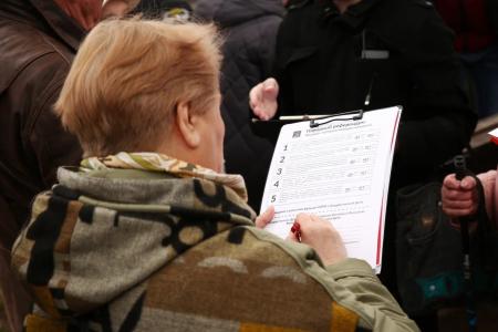 Денис Парфенов: Жители ЮВАО против строительства магистрали и за сохранение сквера Плющево!