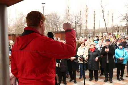 Денис Парфенов: Жители ЮВАО против строительства магистрали и за сохранение сквера Плющево!