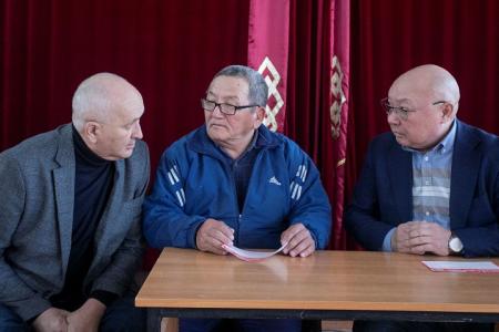 Первый секретарь Калмыцкого рескома партии,  вице-спикер парламента Калмыкии Николай Нуров провел встречу с избирателями в Кетченеровском районе