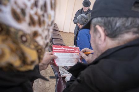 Первый секретарь Калмыцкого рескома партии,  вице-спикер парламента Калмыкии Николай Нуров провел встречу с избирателями в Кетченеровском районе