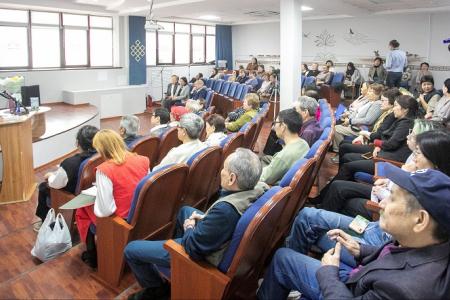 Республика Калмыкия. Лидер местных коммунистов Николай Нуров поздравил народного поэта Владимира Нурова с изданием нового романа