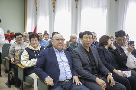 Заместитель Председателя парламента Калмыкии Николай Нуров поздравил яшалтинцев с началом Победного Марша