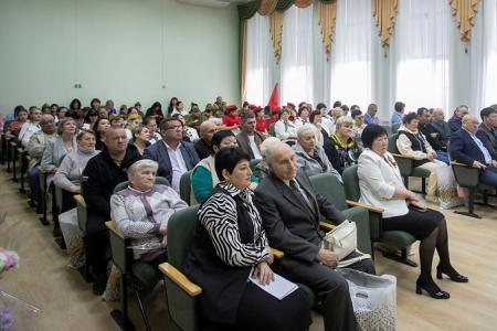 Заместитель Председателя парламента Калмыкии Николай Нуров поздравил яшалтинцев с началом Победного Марша