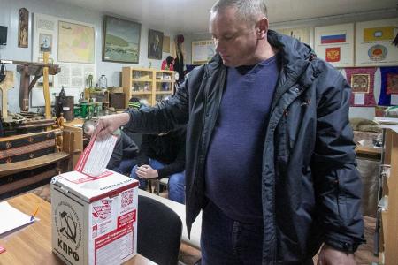 Глава фракции КРО КПРФ в парламенте  Калмыкии Николай Нуров провел в Яшалте встречу с избирателями и пленум райкома партии