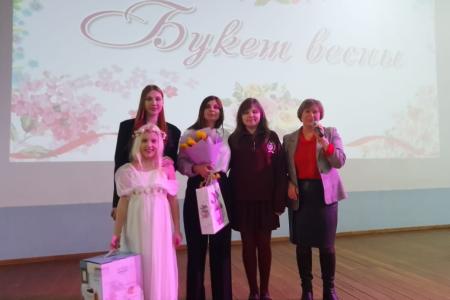 Воронежские коммунисты и комсомольцы при поддержке депутата Сергея Гаврилова поздравили матерей многодетных семей с 8 Марта
