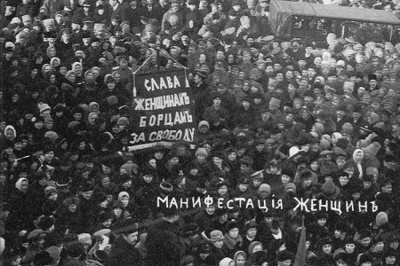 Сергей Обухов про разное прочтение праздника 8 Марта: от революции и борьбы за права до признания в любви