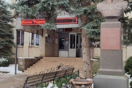На Ставрополье в колхозе «Родина» возложили цветы в день памяти И.В. Сталина