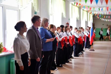 Пермский край. В школе "Диалог" Кировского района состоялся прием в пионеры