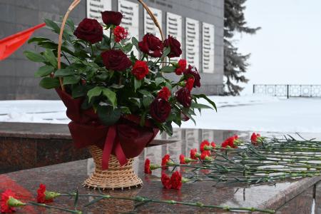 Коммунисты Ульяновской области почтили память И.В.Сталина