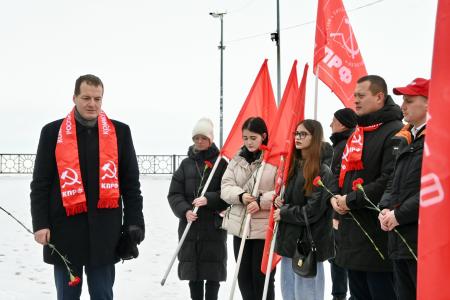 Коммунисты Ульяновской области почтили память И.В.Сталина