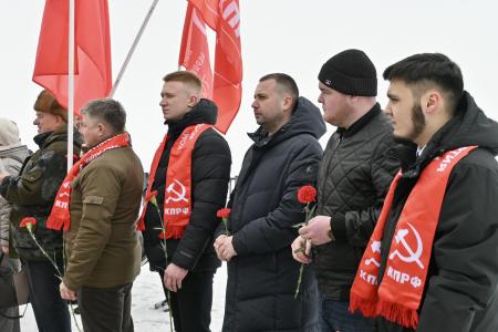 Коммунисты Ульяновской области почтили память И.В.Сталина
