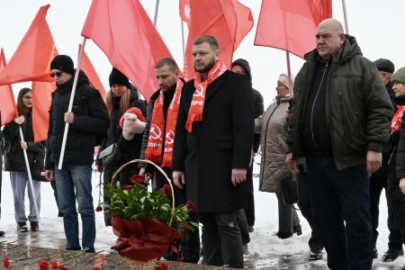 Коммунисты Ульяновской области почтили память И.В.Сталина