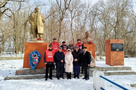 Коммунисты Дагестана почтили память И.В. Сталина