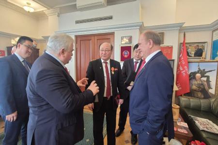 Состоялась встреча Председателя ЦК КПРФ Г.А. Зюганова с Послом КНДР в РФ Син Хон Чхолем