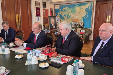 Состоялась встреча Председателя ЦК КПРФ Г.А. Зюганова с Послом КНДР в РФ Син Хон Чхолем
