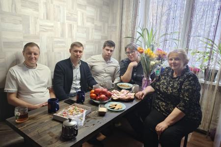 Мирное небо и детский смех делают женщину счастливой.  В Воронеже продолжается эстафета чествования многодетных мам